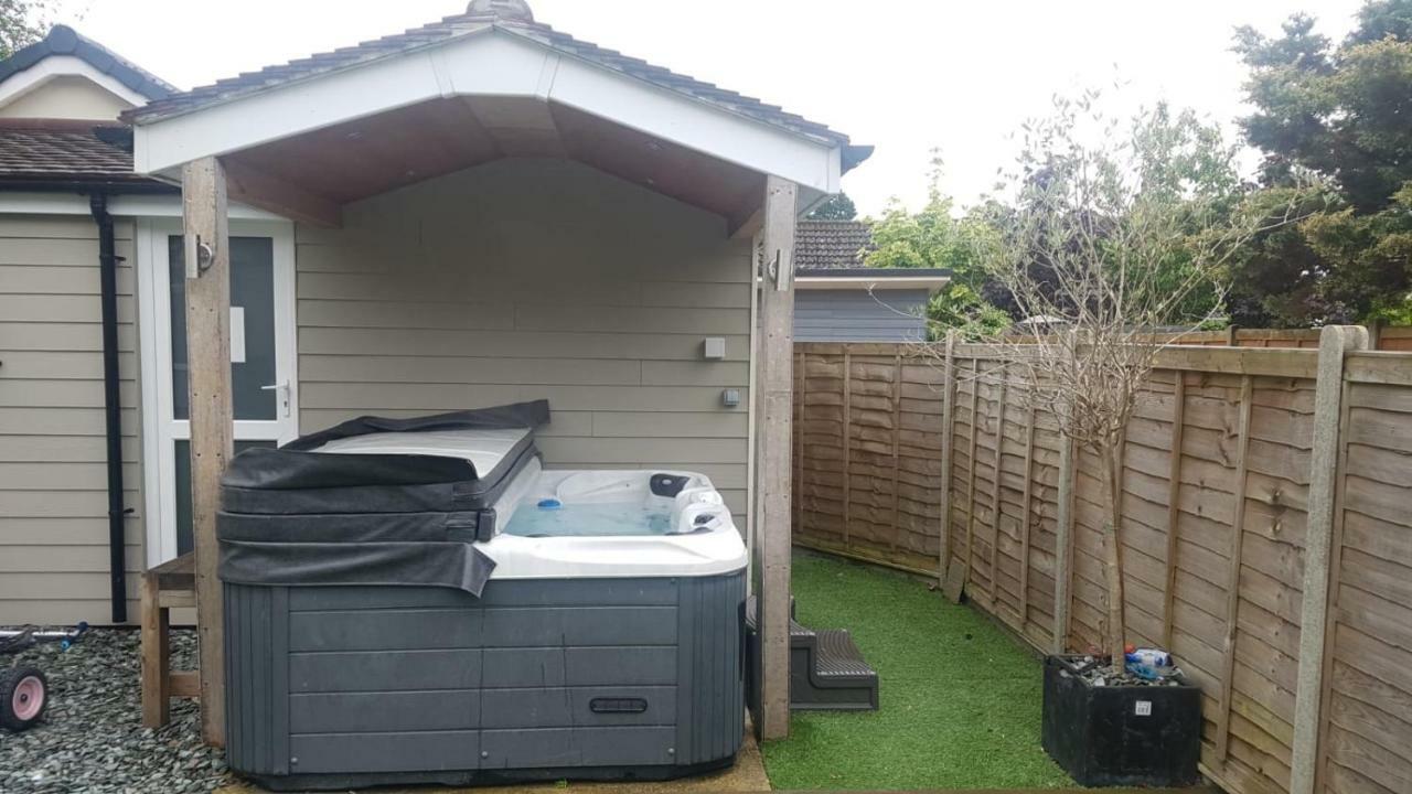 Four Corners Holiday Home Hot Tub & Sauna 芬当 外观 照片