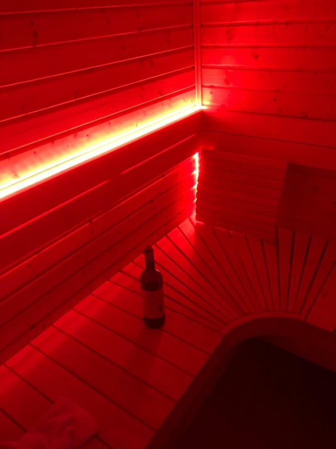 Four Corners Holiday Home Hot Tub & Sauna 芬当 外观 照片